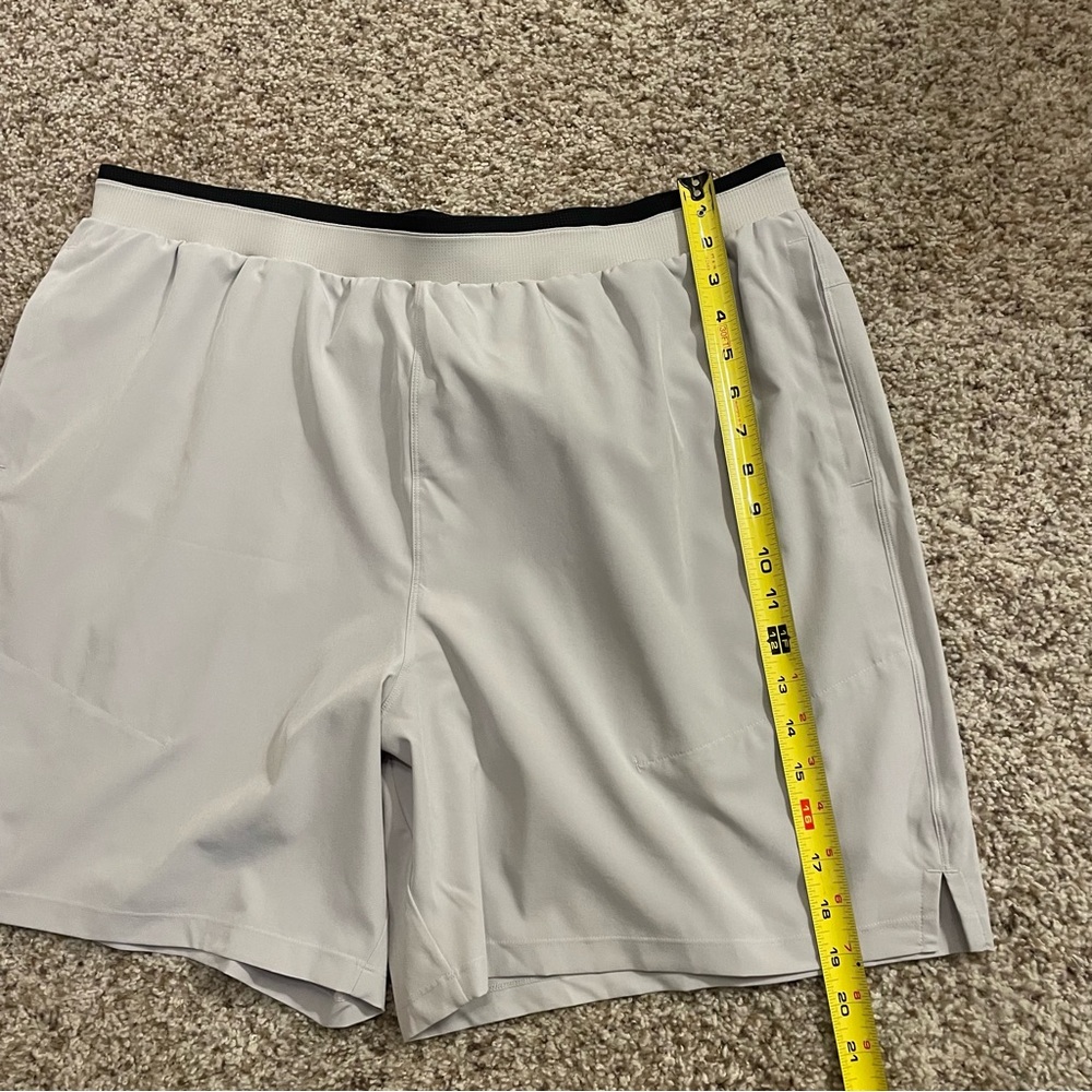 NWT Fabletics The Fundamental Lined 7” Shorts Light Gray / Black XXL - Picture 11 of 13